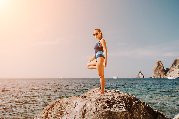 포토 JPG 해외이미지 나무 라이프스타일 여자 행복 실루엣 선 스포츠 바다 포즈 컨셉 신체 요가 자연 하늘 휴식 산 건강 한명 사람 성인 야외 물 운동 뷰티 평화 일출 화목 고요 일몰 에너지 명상 자극 해외202310 해외포토 자연요소 식물 1 웰빙 감정 촬영기법 생활 노을 생태계 파일형식