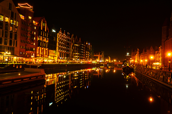 포토 JPG 해외이미지 유럽 문화 바다 여행 건축양식 하늘 벽돌 거리 풍경 사람없음 건물 물 빛 강 도시풍경 뷰티 반사 항구 황혼 새벽 도시 센터 중세 역사 야간 강가 기중기 광택 방문 포트 타운 폴란드 빛망울 랜드마크 옛날 해외202310 해외포토 자연요소 건축물 건축 나라 교통시설 일몰 중장비 파일형식