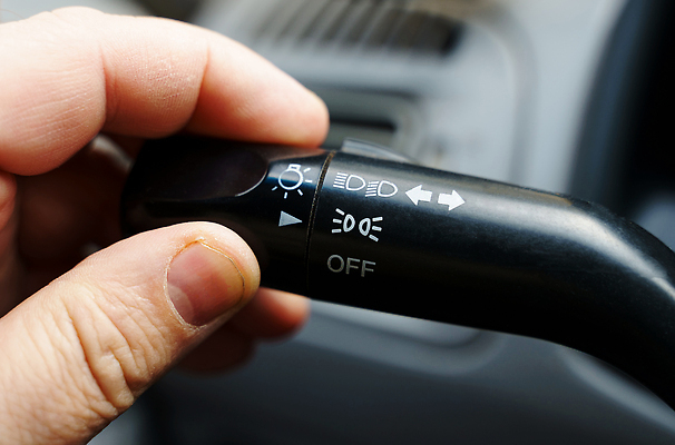 포토 JPG 해외이미지 손 디자인 손가락 교통시설 자동차 새로움 실내 손잡이 사람없음 내부 빛 검은색 장비 운전 판넬 운전사 플라스틱 왼쪽 심볼 묘사 사인 신호 전자 위치 시스템 스위치 계기판 자동 제어 해외202310 해외포토 직업 육상교통 컬러 교통 컨셉 모션 재질 신체부위 방향 시설 파일형식