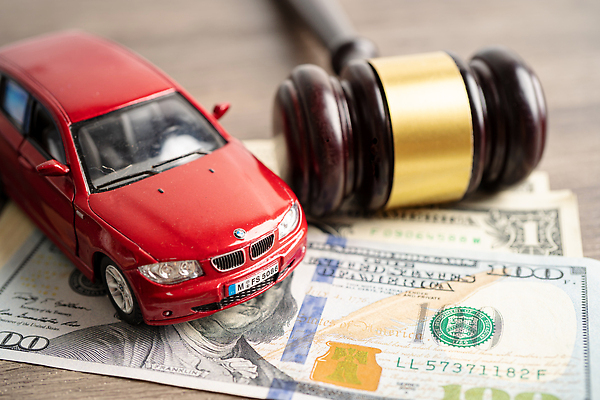 포토 JPG 해외이미지 지폐 자동차 사람없음 교통사고 의사봉 안전운전 판결 자동차모형 보험금 해외202310 해외포토 육상교통 돈 금융 모형 사건 교통안전 보험 파일형식