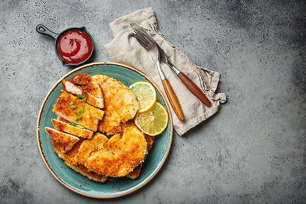 포토 JPG 해외이미지 그릇 포크 사람없음 닭고기 신선 나이프 케첩 구이 레몬 슬라이스 해외202310 해외포토 식기 음식 과일 육류 소스_음식 칼 파일형식