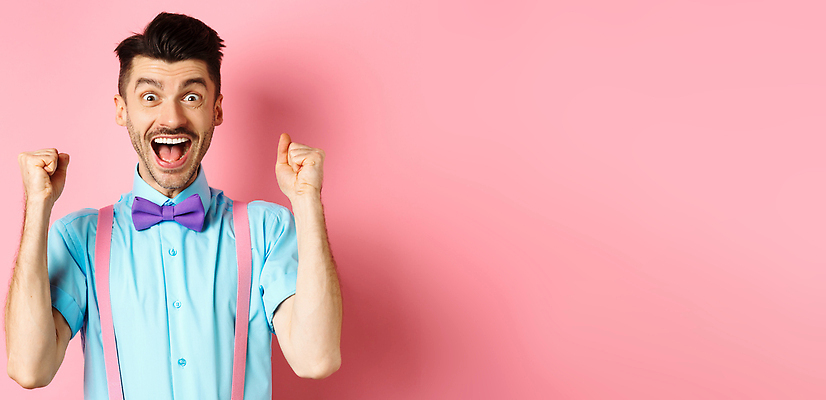 포토 JPG 해외이미지 백인 모델 라이프스타일 헤어스타일 남자 행복 감정 얼굴 분홍색 백그라운드 비즈니스 성공 수염 실내 관리 한명 미소 사람 성인 사무실 유행 축제 축하 우승 자신감 시원함 상패 멜빵 콧수염 승자 필승 스타일 해외202310 해외포토 서양인 1 잡화 컬러 컨셉 표정 내부 생활 신체부위 최고 상_우승 파일형식