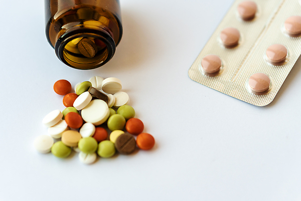 포토 JPG 해외이미지 컬러 과학 백그라운드 컨셉 건강 병원 사람없음 치료 빨간색 파란색 세트 알약 약 고통 흰색 그룹 약초 질병 약국 오브젝트 두통 처방 비타민 테라피 중독 흙더미 조제 돌봄 복용 진통제 치료제 헬프 화학물질 항생제 해외202310 해외포토 감정 의학 모션 뷰티 흙 도움 풀_식물 화학 만들기 영양소 파일형식 더미