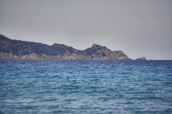 포토 JPG 해외이미지 모래 파도 바다 섬 여행 자연 하늘 휴가 휴식 사람 풍경 사람없음 야외 초록색 물 여름 파란색 태양 맑음 이탈리아 바위 만 뜨거움 크리스탈 지중해 주말 터키석 해외202310 해외포토 자연요소 계절 유럽 컬러 컨셉 날씨 돌_바위 광석 보석 생태계 파일형식