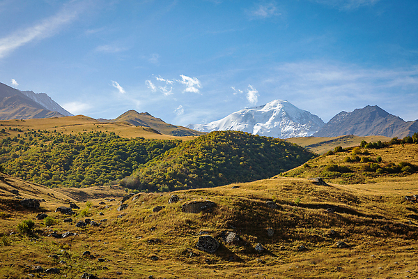 포토 JPG 해외이미지 여행 하늘 산 파노라마 풍경 사람없음 초록색 여름 계곡 맑음 정상 언덕 러시아 천국 산봉우리 절정 산맥 해외202310 해외포토 계절 유럽 컬러 날씨 촬영기법 봉우리 파일형식