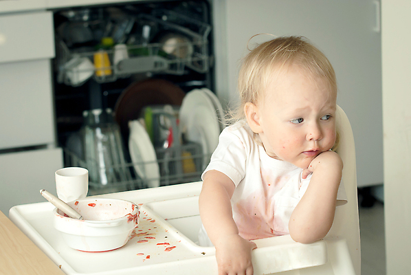 포토 JPG 해외이미지 백인 손 행복 어린이 음식 2 의자 가족 놀이 탁자 주택 건강 한명 앉기 빨간색 뷰티 주방 숟가락 식사 흰색 아기 아침식사 수프 작음 거절 먹기 배고픔 점심식사 걸음마 돌봄 혼자 스플래쉬 해외202310 해외포토 서양인 1 감정 컬러 가구 컨셉 관계 모션 수저 사람 건물 신체부위 크기 파일형식