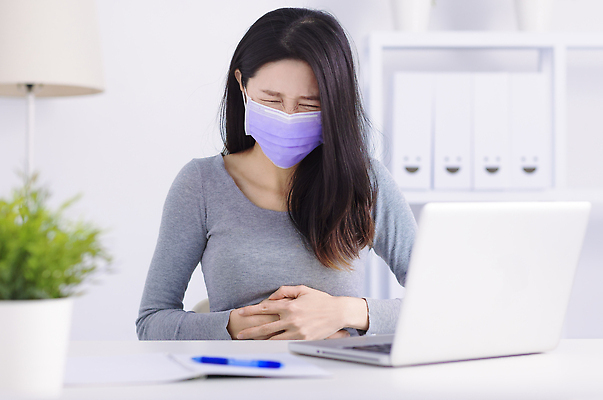 포토 JPG 해외이미지 직업 여자 얼굴 비즈니스 스트레스 직장 실내 건강 피곤 가면 한명 사람 앉기 동양인 노트북 사무실 약 고통 잡기 업무 비즈니스우먼 좌절 질병 상처 책상 고민 감염 업무과다 문제 돌봄 복근 염증 증상 복부 코로나바이러스 해외202310 해외포토 1 감정 가구 컨셉 회사 의학 모션 근육 인종 내부 신체부위 전자제품 작업 직장인 바이러스 파일형식