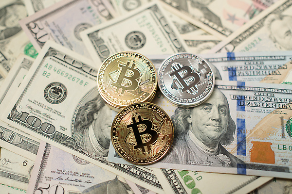 포토 JPG 해외이미지 1 디자인 종이 컨셉 지폐 돈 인터넷 비즈니스 사람없음 금융 경제 달러 디지털 동전 미국 거래 성장 시장 황금 암호 심볼 전자 계산서 대통령 마더보드 수입 해외202310 해외포토 북아메리카 재산 파일형식