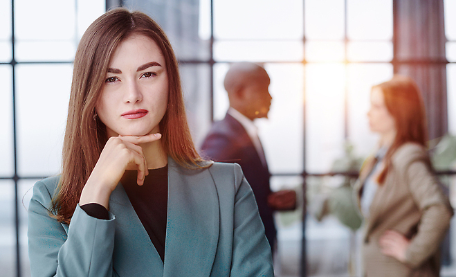 포토 JPG 해외이미지 직업 응시 여자 회사 비즈니스 사업가 성공 갈색머리 직장 실내 서기 사람 20대 성인 세명 30대 사무실 작업 비즈니스우먼 자신감 결심 종업원 집중 동료 회의실 직원 경영자 옷입기 팔 히스패닉 교차 경영 심각 접기 정중 패기 카피스페이스 해외202310 해외포토 헤어스타일 시선 감정 컨셉 관계 모션 청년 내부 신체부위 장년 공백 직장인 리더 파일형식