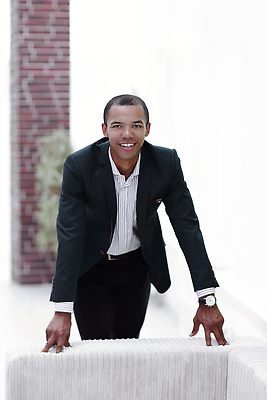 포토 JPG 해외이미지 직업 1 라이프스타일 응시 남자 행복 백그라운드 셔츠 회사 비즈니스 성공 노동자 거리 한명 사람 정장 야외 사무실 유행 검은색 업무 비즈니스맨 자신감 우아함 종업원 중개인 스마트 컨설턴트 경영자 경영 스타일 해외202310 해외포토 시선 옷 감정 컬러 컨셉 상의 생활 작업 직장인 전문직 상담 리더 파일형식