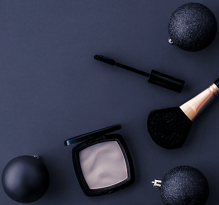 포토 JPG 해외이미지 사람없음 하이앵글 화장품 남색 오브젝트 메이크업브러쉬 오너먼트 카피스페이스 해외202310 해외포토 뷰포인트 컬러 크리스마스장식 뷰티 공백 붓 파일형식