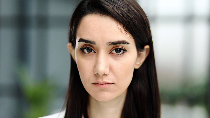 포토 JPG 해외이미지 백인 모델 직업 응시 여자 교육 얼굴 비즈니스 성공 한명 사람 정장 20대 성인 야외 금융 글로벌 사무실 머리 표현 업무 비즈니스우먼 자신감 전문직 대표 경영자 개성 비서 경영 고용 심각 정중 진짜 패기 유일 해외202310 해외포토 서양인 1 시선 옷 감정 컨셉 청년 신체부위 경제 구직 작업 직장인 리더 채용 파일형식