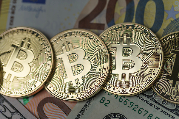 포토 JPG 해외이미지 유럽 종이 이동 지폐 돈 비즈니스 사람없음 초록색 금융 경제 달러 동전 미국 유로 성장 재산 황금 암호 무역 투자 상업 이익 파운드 가치 계산서 가상 해외202310 해외포토 나라 산업 컬러 컨셉 북아메리카 파일형식