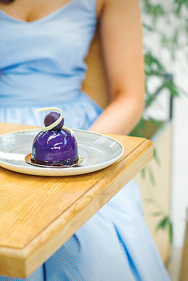 포토 JPG 해외이미지 백인 접시 커피 음료 음식 조각 백그라운드 2 탁자 디저트 주택 실내 관리 사람 성인 사람없음 목재 장식 컵 세로 뷰티 파티 케이크 식당 초콜릿 우정 카페 빵집 신선 바 차 달콤 맛 굽기 크림 아로마 카푸치노 카페테리아 페스츄리 맛있는 해외202310 해외포토 서양인 나무 식기 빵 가구 컨셉 재료 이벤트 내부 건물 친구 상점 구이 파일형식