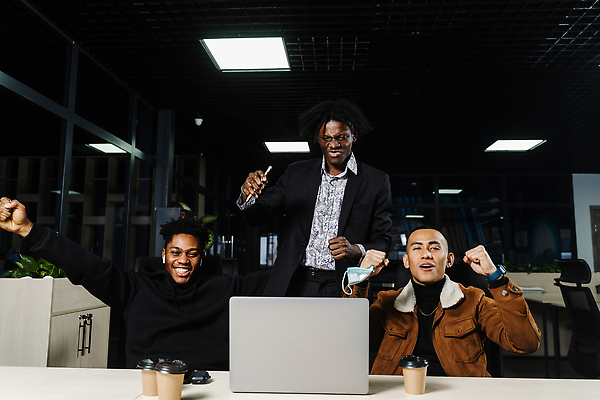포토 JPG 해외이미지 직업 남자 행복 감정 흑인 비즈니스 사업가 성공 회의 노동자 직장 사람 앉기 동양인 성인 세명 금융 친구 노트북 사무실 검은색 주먹 우승 업무 작업 그룹 종업원 동료 직원 경영자 리더 다민족 변호사 경영 콜라보레이션 해외202310 해외포토 서양인 컬러 컨셉 회사 관계 모션 인종 경제 전자제품 최고 파일형식