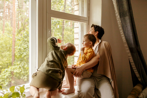 포토 JPG 해외이미지 라이프스타일 여자 행복 할머니 어린이 중년 가족 자연 손자 함께함 사랑 사람 소년 성인 야외 세명 뷰티 기쁨 손주 옛날 조부모 해외202310 해외포토 노년 남자 감정 컨셉 관계 생활 생태계 파일형식