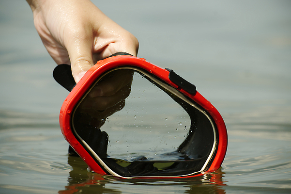 포토 JPG 해외이미지 손 스포츠 여행 휴가 휴식 가면 풍경 사람없음 물 여름 활발 장비 젖음 수상스포츠 잡기 투명 스노클링 플라스틱 휴양지 다이빙 장면 해외202310 해외포토 자연요소 계절 컨셉 모션 재질 신체부위 수영 장소 수중스포츠 파일형식