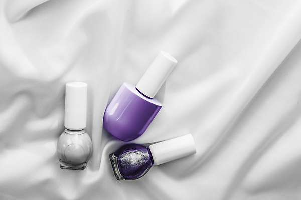 포토 JPG 해외이미지 백그라운드 사람없음 보라색 우아함 흰배경 매니큐어 구김 카피스페이스 해외포토 컬러 컨셉 모션 화장품 공백 흰색 파일형식