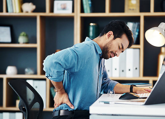 포토 JPG 해외이미지 백인 남자 허리손 의자 스트레스 한명 앉기 상반신 성인 옆모습 사무실 업무 비즈니스맨 허리통증 성인남자한명만 해외202310 해외포토 서양인 1 뷰포인트 포즈 가구 비즈니스 모션 사람 고통 작업 직장인 남자한명만 성인남자만 파일형식