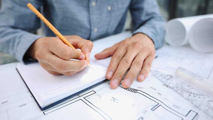 포토 JPG 해외이미지 직업 건축물 손 응시 남자 종이 컨셉 지도 비즈니스 부동산 미래 바닥 아파트 주택 아이디어 실내 창조 한명 사람 정장 성인 사람없음 내부 사무실 방 엔지니어 계획 건축가 디자이너 중개인 경영자 문서 투자 상업 머리장식 청사진 리빙 대출 개발 구성 업그레이드 프로젝트 프리랜서 해외202310 해외포토 1 시선 옷 건축 건물 신체부위 장식 금융 기술자 재산 리더 파일형식