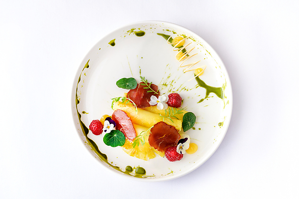 포토 JPG 해외이미지 접시 사람없음 분위기 파인애플 햄 슬라이스 플레이팅 해외202310 해외포토 식기 컨셉 과일 육류 상차림 열대과일 파일형식