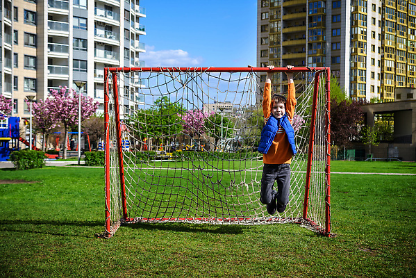 포토 JPG 해외이미지 백인 1 남자 행복 어린이 스포츠 백그라운드 유니폼 밭 장난 축구공 공 학교 자연 매달리기 건강 한명 사람 소년 취미 야외 운동 축구 경쟁 활발 기쁨 게임 잡기 그물 그네 골 양발 플레이어 해외202310 해외포토 서양인 옷 교육 감정 컨셉 농업 축구용품 모션 놀이 구기 생태계 파일형식
