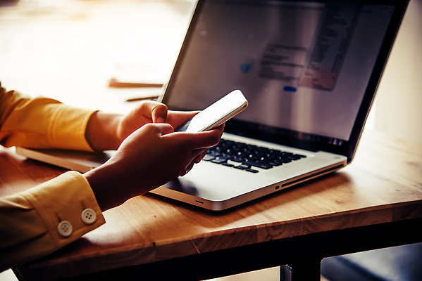 포토 JPG 해외이미지 직업 생각 인터넷 비즈니스 통신 통계 탁자 회의 모바일 협력 아이디어 대화 사람없음 스마트폰 컴퓨터 글로벌 사무실 디지털 공책 작업 네트워크 그룹 계획 토론 디자이너 분석 오브젝트 회계 거짓 다락방 마케팅 세미나 프로젝트 목업 브레인스토밍 해외202310 해외포토 가구 컨셉 문구용품 말하기 경제 전자제품 핸드폰 스마트기기 파일형식