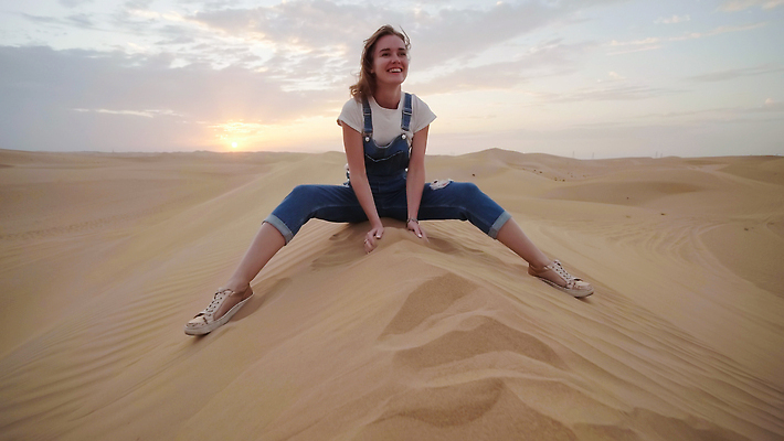 포토 JPG 해외이미지 모델 드레스 여자 도로 모래 스포츠 여행 교통시설 모션 자동차 자연 조류 건조 한명 야외 여행객 검은색 운전 사막 도전 바퀴 운전사 땅 모래언덕 지프 사파리 속도 아라비아 사하라 사우디아라비아 아랍에미리트 두바이 아랍어 오프로드 집회 해외202310 해외포토 동물 직업 1 옷 길 육상교통 컬러 교통 중동 아프리카 승용차 사람 언덕 시설 생태계 파일형식