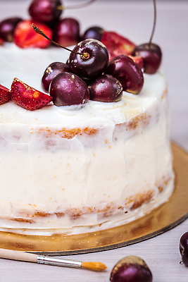 포토 JPG 해외이미지 접시 손 열매 재료 부분 딸기 디저트 유제품 기념 건강 사람없음 장식 빨간색 케이크 주방 빵집 우유 축하 대접 신선 체리 황금 칼 달콤 맛 아침식사 설탕 굽기 크림 코코넛 레시피 건강식 스펀지 벨로루시 식용 짜기 페스츄리 핸드메이드 맛있는 스펀지케이크 해외202310 해외포토 식물 식기 음식 빵 컬러 컨셉 과일 모션 신체부위 상점 식사 구이 파일형식