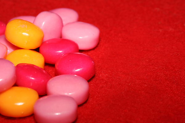 포토 JPG 해외이미지 분홍색 근접촬영 사람없음 주황색 혼합 껌 가득함 빨간배경 카피스페이스 해외포토 뷰포인트 컬러 백그라운드 빨간색 공백 파일형식