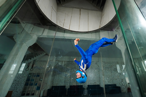 포토 JPG 해외이미지 1 스포츠 운동화 이동 유니폼 신체 모션 유리 수업 바람 실내 한명 정장 취미 세로 파란색 운동 강사 흐름 우주비행사 투명 개울 터널 보호 연결 헬멧 스카이다이빙 항공 역동적 튜브 곡예비행 중력 혼자 해외202310 해외포토 자연요소 직업 옷 교육 길 컬러 신발 컨셉 재질 날씨 건강 사람 내부 강 우주 비행 보호장비 익스트림스포츠 파일형식