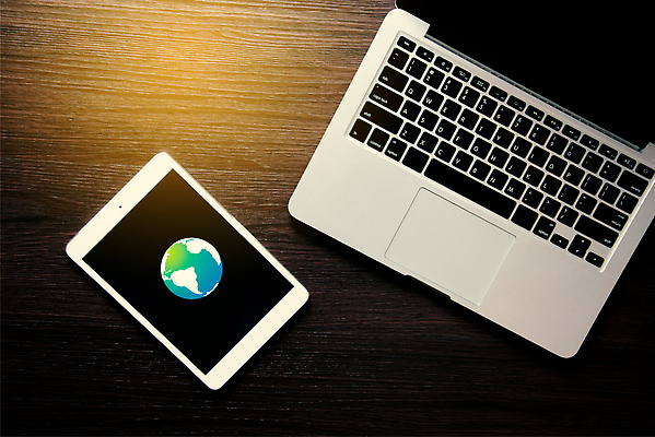 포토 JPG 해외이미지 학생 디자인 지구 백그라운드 컨셉 인터넷 비즈니스 통신 탁자 모바일 사람 사람없음 목재 노트북 빛 스마트폰 컴퓨터 글로벌 사무실 알약 지구본 우주 디지털 스크린 공책 어둠 공백 콘서트 흰색 키보드 업무 비즈니스맨 어플리케이션 정상 연결 사이버 스마트 책상 보안 카피스페이스 해외202310 해외포토 나무 남자 컬러 가구 재료 문구용품 안전 전자제품 핸드폰 스마트기기 약 공연 작업 직장인 파일형식