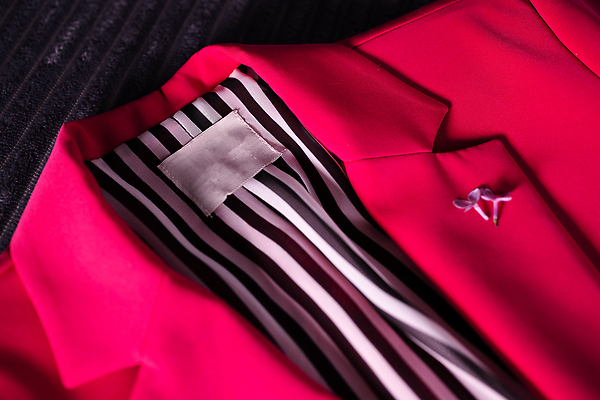 포토 JPG 해외이미지 디자인 옷 여자 분홍색 백그라운드 공장 사람없음 유행 꼬리표 라벨 세일 검은색 줄무늬 공백 재킷 코트 직물 면 클래식 상품 심볼 묘사 질감 레이아웃 땀 자수 활자 목업 스타일 비어있는 해외202310 해외포토 컬러 컨셉 무늬 공업 프레임 사람 외투 활자판 파일형식