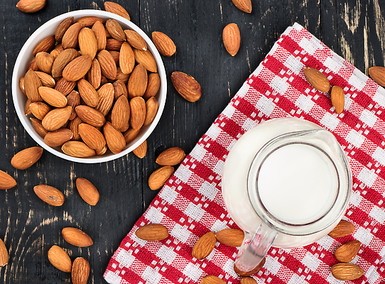 포토 JPG 해외이미지 음료 음식 백그라운드 다이어트 재료 유리 탁자 건강 씨앗 사람없음 목재 수건 우유 견과류 흰색 시골 조끼 도자기 사발 오브젝트 유기농 아몬드 유리주전자 내추럴 채식주의자 비건 해외202310 해외포토 나무 식물 웰빙 컬러 가구 재질 주전자 유제품 위생용품 외투 사기그릇 채식 파일형식