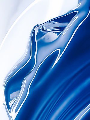 포토 JPG 해외이미지 백그라운드 사람없음 파란색 페인트 화장품 화려 액체 고급 크림 질감 바르기 광택 아크릴 해외202310 해외포토 컬러 컨셉 모션 재질 뷰티 파일형식