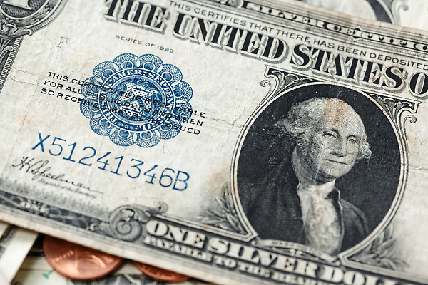 포토 JPG 해외이미지 1 종이 백그라운드 지폐 돈 비즈니스 성공 사람없음 금융 경제 파란색 달러 금속 동전 미국 저축 자유 수확 골동품 역사 재산 은색 큼 심볼 사인 복고 투자 가치 계산서 고립 옛날 워싱턴 경제학 해외202310 해외포토 교육 컬러 컨셉 북아메리카 농업 재질 크기 파일형식