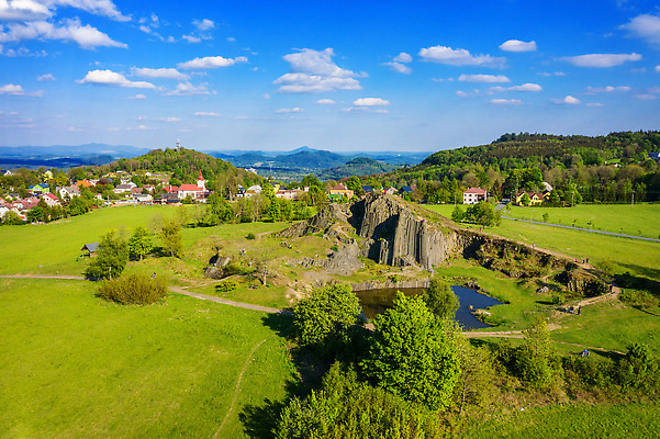 포토 JPG 해외이미지 유럽 호수 자연 파노라마 풍경 사람없음 물 관광지 여행객 회색 암석 바위 기둥 천 언덕 화산 체코 천연기념물 내추럴 랜드마크 보헤미아 보호구역 지질 지질학 폴리곤 현무암 흥미 해외202310 해외포토 자연요소 교육 건축 나라 컬러 여행 컨셉 산 촬영기법 사람 돌_바위 직물 생태계 화산암 구역 파일형식