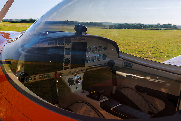포토 JPG 해외이미지 여행 비즈니스 창문 교통시설 휴가 비행기 사람없음 컴퓨터 판넬 공항 작음 파일럿 승무원 항공 상업 활주로 제트기 이륙 우주산업 네비게이션 위로 대패 속도계 제어 조종장치 착륙 해외202310 해외포토 직업 산업 길 교통 항공교통 대중교통 전자제품 우주 장비 크기 시설 파일형식