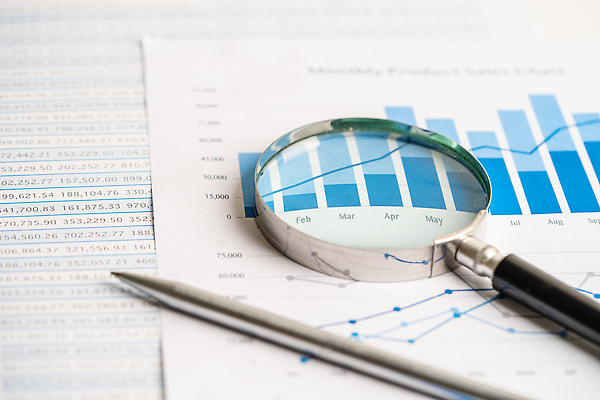 포토 JPG 해외이미지 종이 돈 회사 비즈니스 통계 성공 돋보기 그래프 사람없음 금융 경제 스터디 숫자 반사 쌓기 동전 자료 거래 정보 성장 바 수학 뉴스 시장 주식 큼 분석 보고서 문서 공유 회계 개발 경영 수입 해외202310 해외포토 문자 컨셉 교과목 모션 학습 재산 크기 파일형식