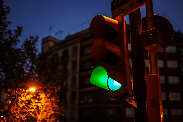 포토 JPG 해외이미지 해외 유럽 도로 패턴 건축양식 하늘 풍경 사람없음 건물 빛 도시풍경 세계문화유산 도시 스페인 야간 바르셀로나 기관 해외202310 해외포토 자연요소 건축물 건축 나라 길 무늬 교통시설 문화재 파일형식