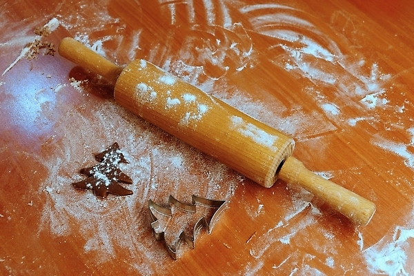 포토 JPG 해외이미지 나무 전통 행복 별 음식 백그라운드 크리스마스 겨울 재료 탁자 휴가 디저트 새해 요리 사람없음 목재 장식 빨간색 크리스마스트리 갈색 쿠키 주방 얼음 축제 빵집 흰색 축하 달콤 12월 설탕 굽기 향신료 생강 시나몬 페스츄리 핸드메이드 맛있는 해외202310 해외포토 자연요소 식물 계절 기념일 감정 빵 컬러 가구 컨셉 채소 상점 날짜 맛 구이 향미료 파일형식