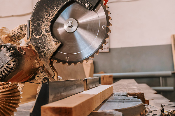 포토 JPG 해외이미지 나무 직업 산업 가구 공장 노동자 기술 창조 사람없음 목재 기계 공구 업무 원형 칼날 작업실 수리 자르기 목수 만들기 날카로움 목공예 잡동사니 DIY 공예가 부스러기 수목 철강 톱밥 톱질 해외202310 해외포토 도형 식물 생활용품 재료 공업 모션 취미 도구 작업 가루 공예 파일형식