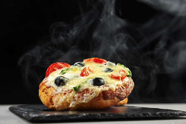 포토 JPG 해외이미지 전통 음식 빵 조각 백그라운드 토마토 채소 탁자 양파 치즈 주택 피자 패스트푸드 파슬리 건강 요리 사람없음 목재 노란색 주방 계란 이탈리아 회색 튀김 껍질 흰색 신선 뜨거움 맛 아침식사 수증기 굽기 햄 바질 루꼴라 모짜렐라치즈 채식주의자 페스츄리 핸드메이드 맛있는 해외202310 해외포토 나무 유럽 컬러 가구 컨셉 재료 유제품 서양음식 육류 건물 알 식사 인스턴트 구이 채식 파일형식