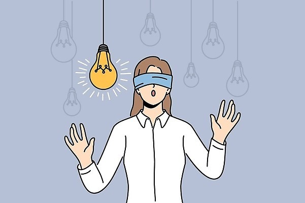 EPS 해외이미지 여자 와이셔츠 일러스트 비즈니스 전구 한명 성인 눈가림 안대 성인여자한명만 해외202310 해외일러스트 1 셔츠 사람 가림 여자한명만 성인여자만 파일형식 벡터