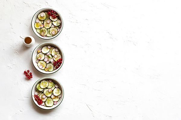 포토 JPG 해외이미지 식물 계절 음식 컬러 백그라운드 농업 다이어트 채소 과일 오이 서브 요리 사람없음 장식 빨간색 초록색 컬러풀 농장 노란색 주방 정원 샐러드 수확 흰색 원형 메뉴 날것 평행 딜 쉬운 줄서기 총각무 핸드메이드 플랫레이 카피스페이스 해외202310 해외포토 도형 산업 모션 건강 공백 플랫 무 파일형식