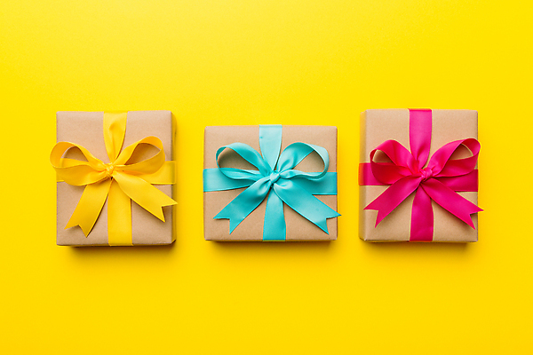 포토 JPG 해외이미지 디자인 기념일 행복 리본 종이 밧줄 컬러 백그라운드 컨셉 크리스마스 탁자 휴가 새해 선물 이벤트 사람없음 장식 파란색 상자 갈색 파티 우주 놀람 수확 덮개 축하 생일 정상 오브젝트 활 정사각형 머리위 패키지 짐싸기 항공촬영 플랫레이 카피스페이스 해외202310 해외포토 도형 감정 줄 뷰포인트 가구 농업 표정 공백 뚜껑 플랫 파일형식