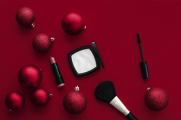 포토 JPG 해외이미지 사람없음 하이앵글 화장품 오브젝트 메이크업브러쉬 오너먼트 카피스페이스 버건디 해외202310 해외포토 뷰포인트 크리스마스장식 빨간색 뷰티 공백 붓 파일형식