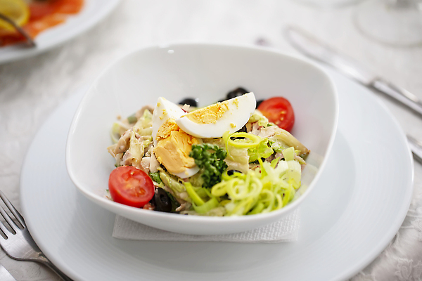 포토 JPG 해외이미지 식기 접시 음식 조각 포크 잎 다이어트 토마토 채소 과일 재료 방울토마토 탁자 양파 실내 파슬리 건강 육류 요리 사람없음 초록색 계란 식사 샐러드 신선 사발 닫기 상쾌 유기농 올리브 냅킨 아보카도 건강식 점심식사 뷔페 삶기 채식주의자 해외202310 해외포토 식물 웰빙 열매 감정 컬러 가구 식재료 모션 내부 알 사기그릇 채식 파일형식