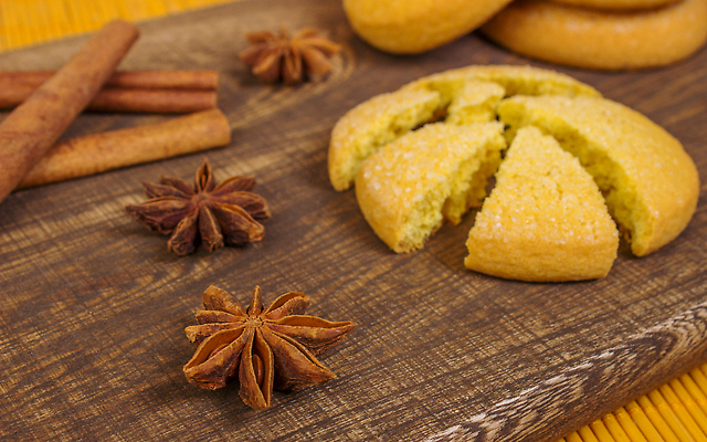 포토 JPG 해외이미지 나무 전통 별 음식 백그라운드 컨셉 크리스마스 겨울 재료 탁자 휴가 디저트 건강 요리 사람없음 목재 장식 갈색 쿠키 케이크 주방 식사 흰색 시골 축하 달콤 정상 굽기 심볼 향신료 매움 날것 반죽 밀가루 향 레시피 구성 스타일링 시나몬 핸드메이드 뱅쇼 해외202310 해외포토 자연요소 식물 계절 기념일 컬러 가구 와인 맛 가루 구이 향미료 파일형식