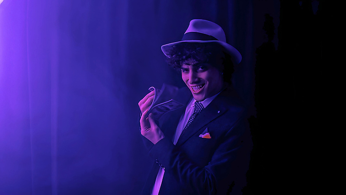 포토 JPG 해외이미지 직업 모자 손 응시 행복 지폐 돈 비즈니스 성공 넥타이 갈색머리 한명 미소 정장 금융 쌓기 달러 축하 잡기 비즈니스맨 행운 재산 흥분 투자 옷입기 보여주기 고립 수입 해외202310 해외포토 1 헤어스타일 시선 잡화 옷 남자 감정 컨셉 모션 표정 사람 신체부위 경제 직장인 파일형식